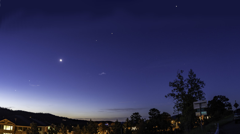 2022 alignment of Venus, Mars, Saturn, and Jupiter with the Moon