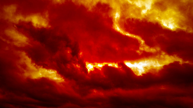 A sky full of red and orange clouds