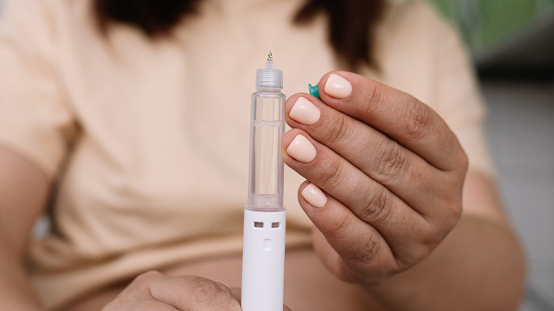 Woman holding a semaglutide injection pen