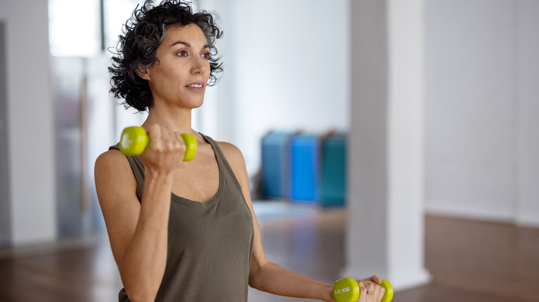 Woman lifting dumbbells