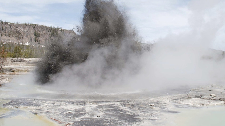 hydrothermal explosion at biscuit basin yellowstone