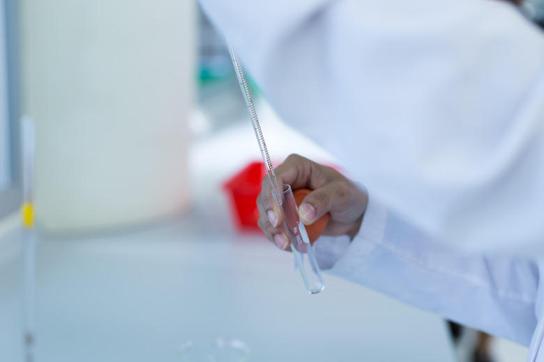 Titration technique in the laboratory for education.