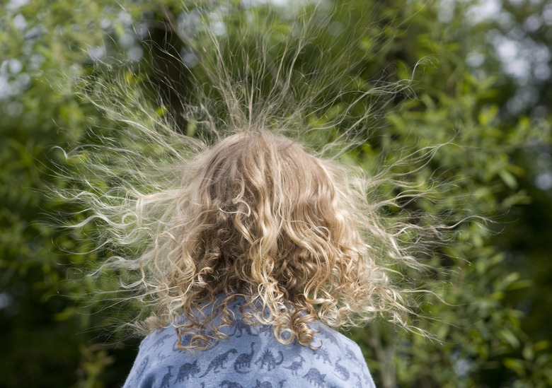 How to Build Up Static Electricity with Your Hands