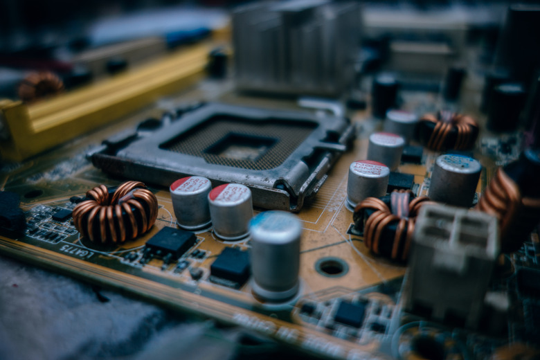 Calculating Voltage Drop Across a Resistor in a Parallel Circuit