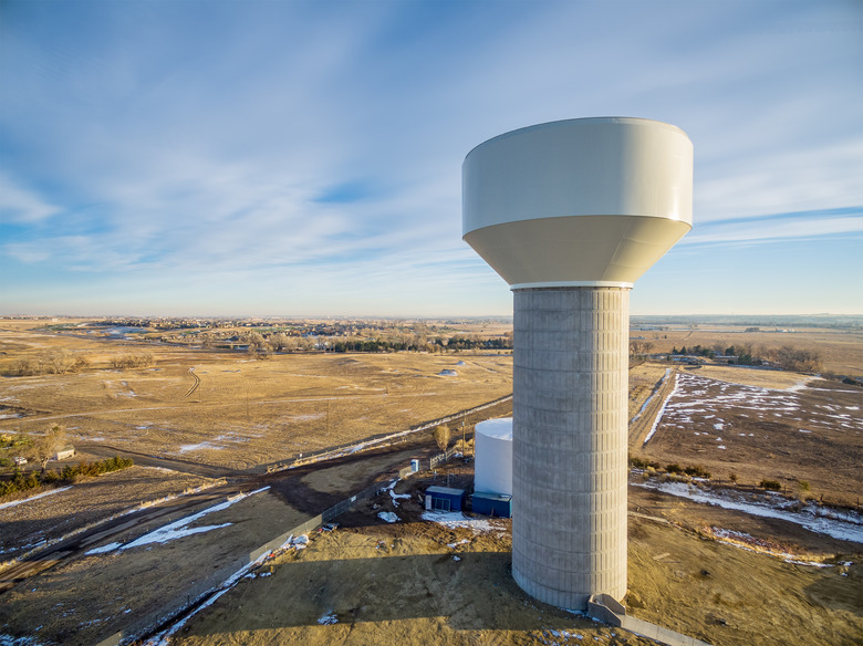 How to Calculate Pounds Per Square Inch in Elevated Water Storage Tanks