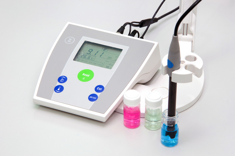 pH meter to measure the acidity-alkalinity of liquids