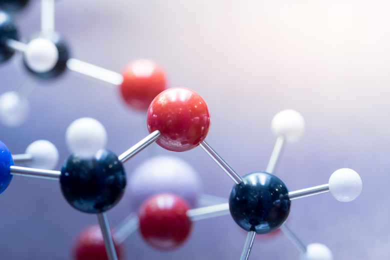 How to Calculate Mass in Grams of a Molecule