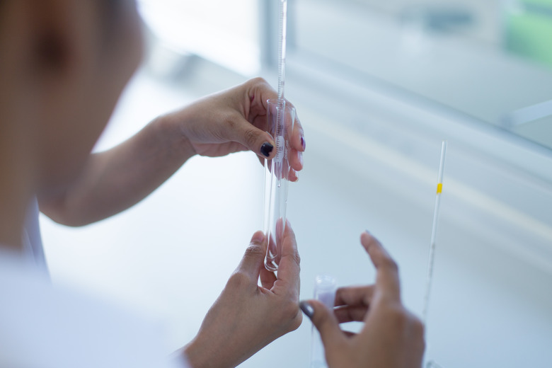 Titration technique in the laboratory for education.