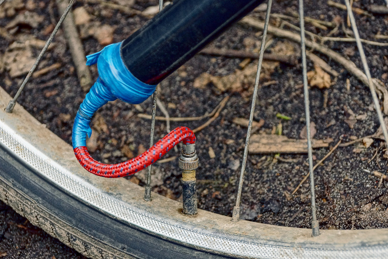 Bicycle wheel and black pump