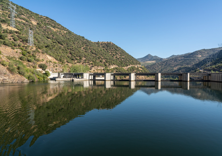 Leaving the lock of the Barragem da Valeira dam on the Douro river