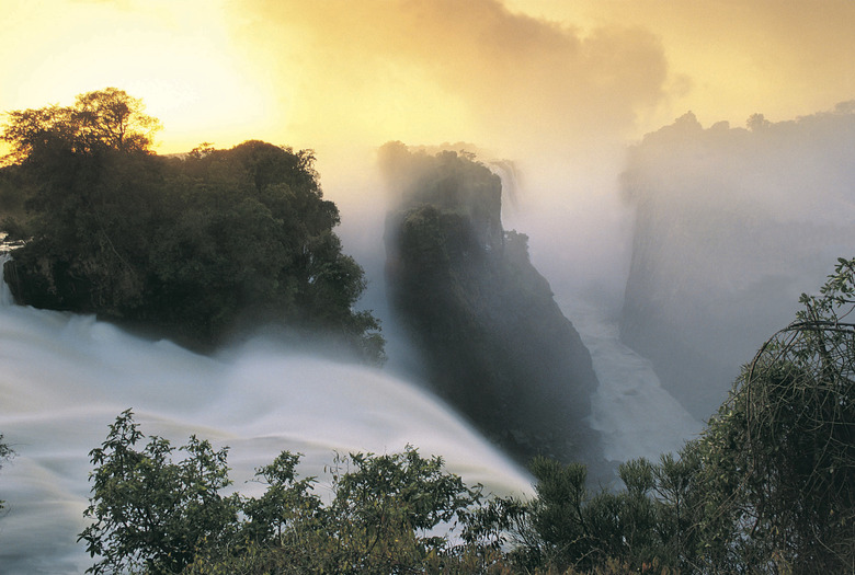 Victoria Falls, Devils Cataract, Zimbabwe