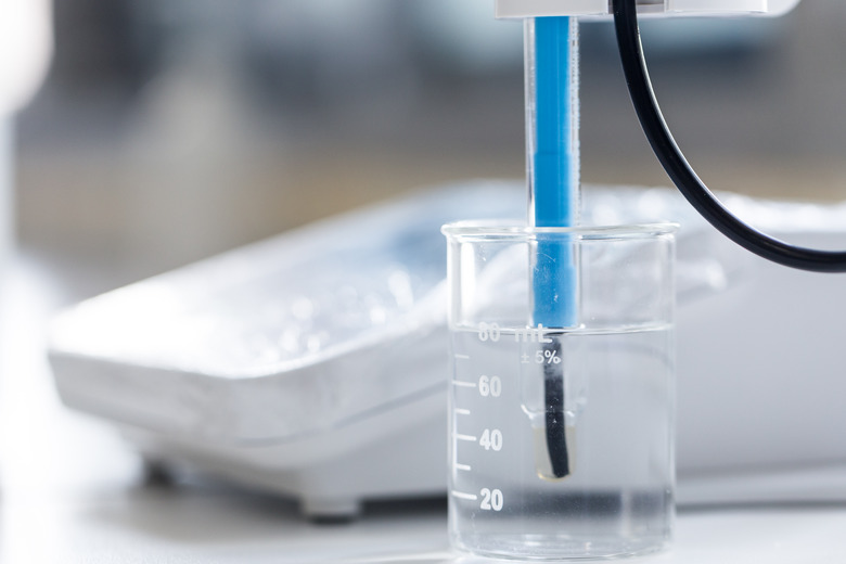 Reference electrode (pH) and Experiment chemical in Lab.