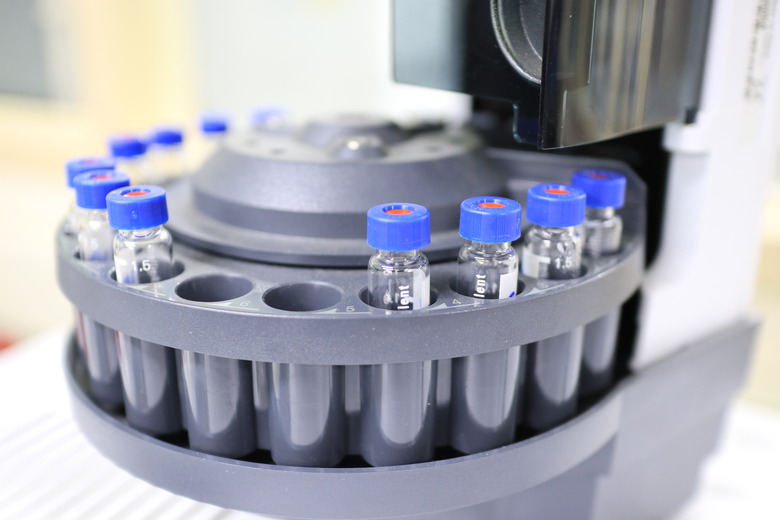 Vials set on gas chromatography