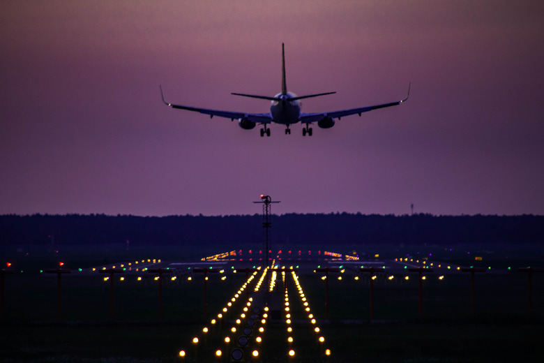 AirBaltic Boeing 737-300 landing