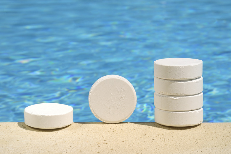 Swimming Pool Water Treatment with Chlorine Tablets