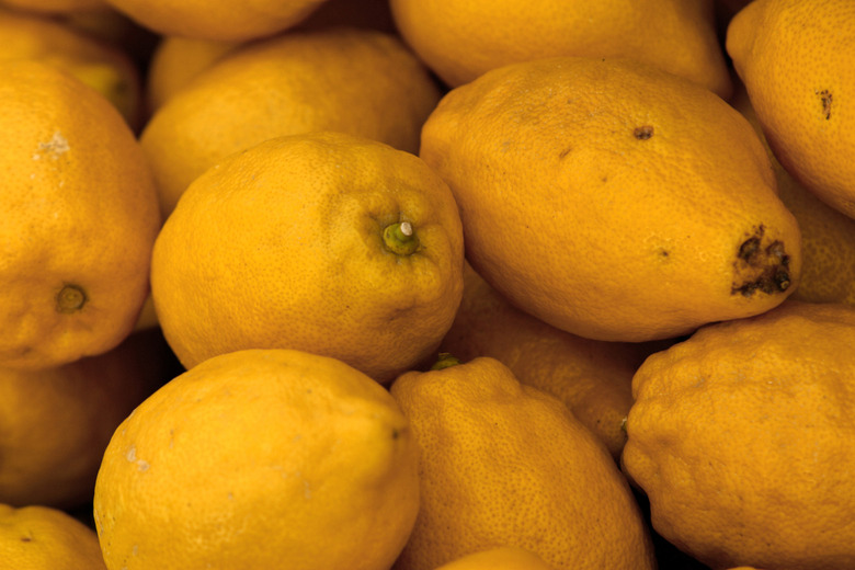 Heap of fresh lemons