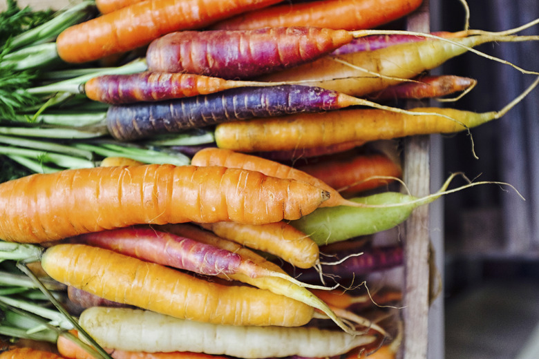 What Are Fruits & Vegetables That Grow Under the Ground?