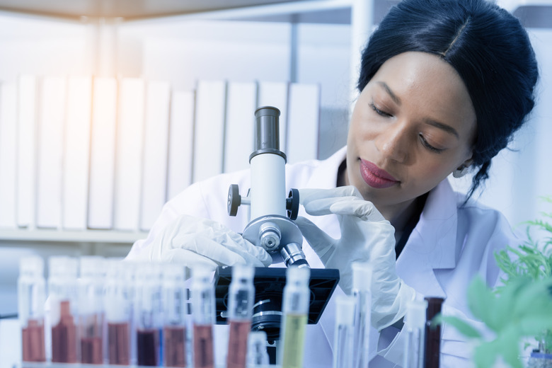 Woman scientist in laboratory.