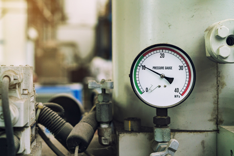 What Happens When the Pressure and Temperature of a Fixed Sample of Gas Decreases?