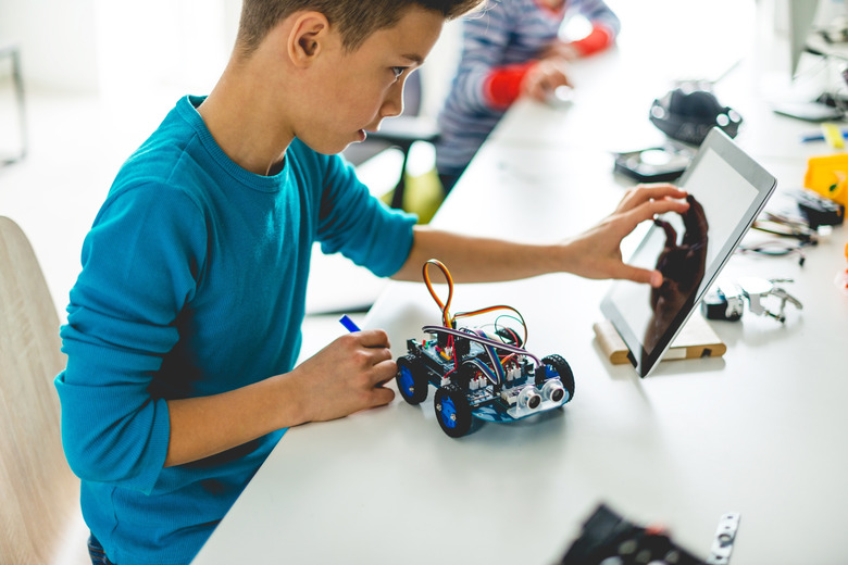 Building robotic car for school assignment