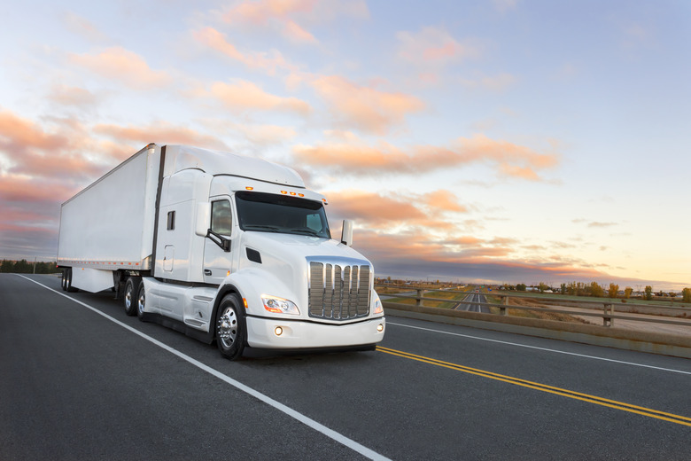 Camion sur la route