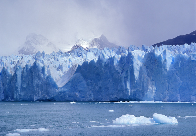 Landscape of iceburgs 