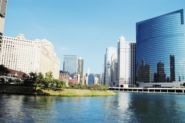 Buildings along a river, Chicago River, Chicago, Illinois, USA