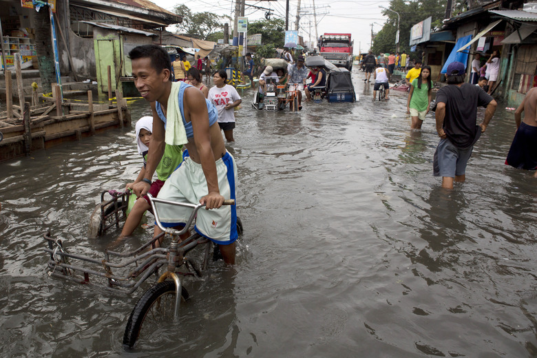 Massive Cleanup Begins In Flood Hit Manilla