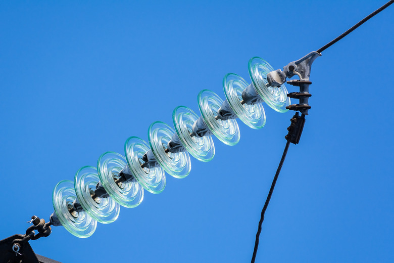 properties of insulators on electric wires