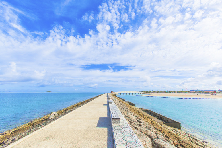 Breakwater with benches and the horizon