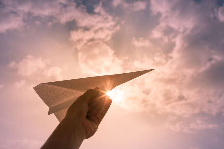 Science Project on How the Mass of a Paper Airplane Affects the Speed That the Plane Will Fly