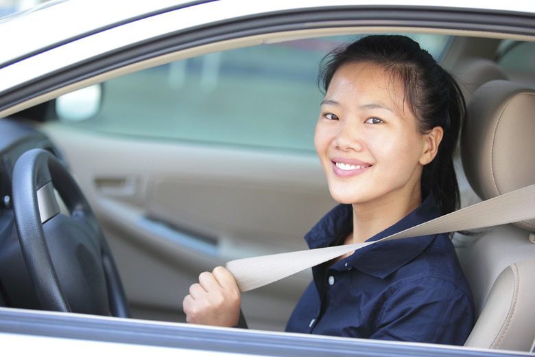 woman driver buckle up seat belt in car