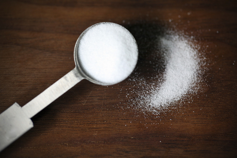 Baking soda or sodium bicarbonate, tea spoon, dusted