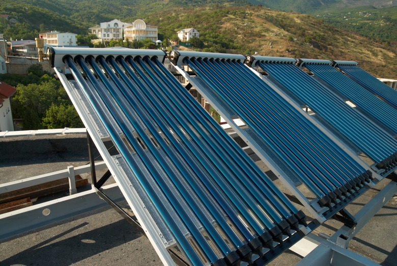 Vacuum solar water heating system