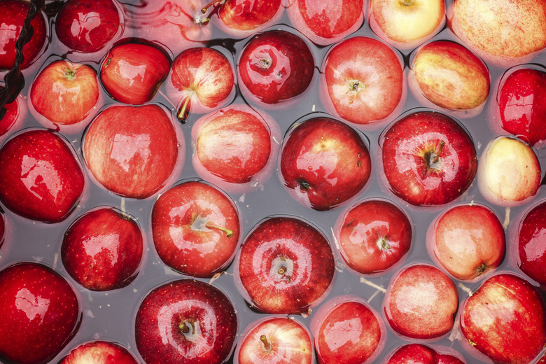 Apples in Water