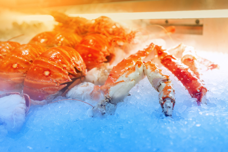 Fresh Crab and other seafood on ice