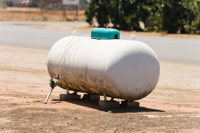 Propane gas tank