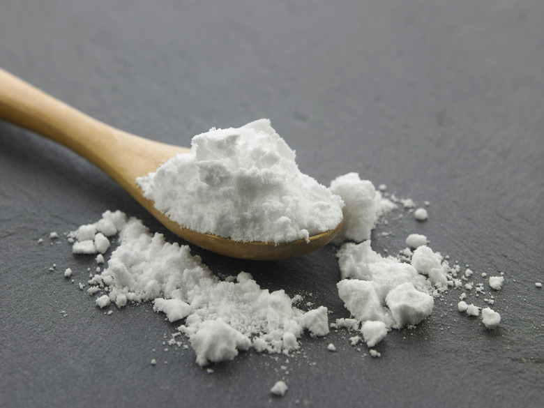 How to Use Baking Soda to Neutralize HCL