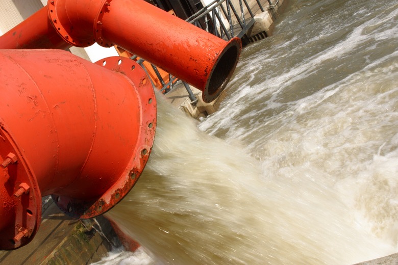 Rushing water from pipes